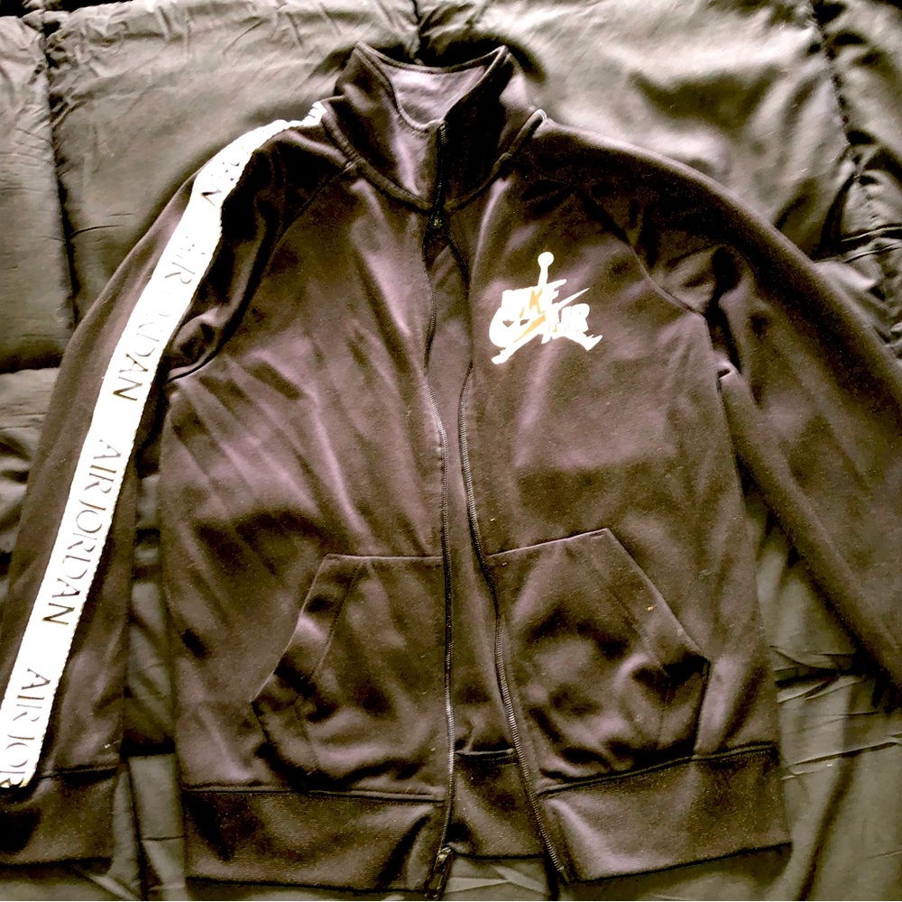 Boys Nike Air zip up hoodie. Boys size 10-12. Black and white.